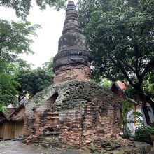 14世紀に建てられたという古い仏塔