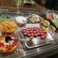 夕食ハーフバイキング