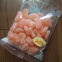 こういう昔懐かしいお菓子がいっぱいあります