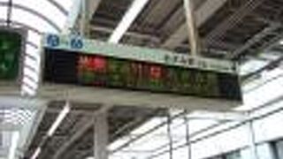 センター南からセンター北はグリーンラインと並走します