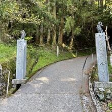 登ります。