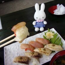 甘口醤油で付けたマグロのお寿司