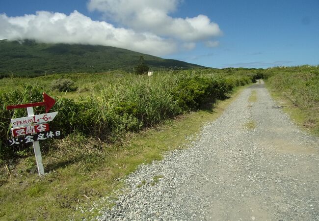 周りは何もない所にポツンと建つ島のカフェ