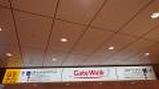 昔も今も人通りの多い地下街