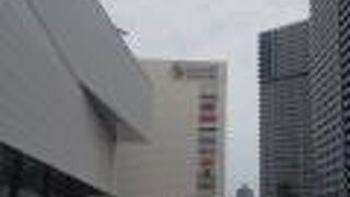 小さめのショッピングセンター