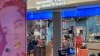 羽田空港のバッグ