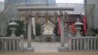 日本橋三越本店屋上に鎮座