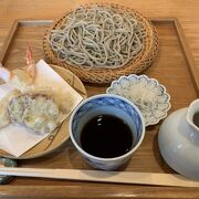 店内はオシャレで、蕎麦屋とは思えない!