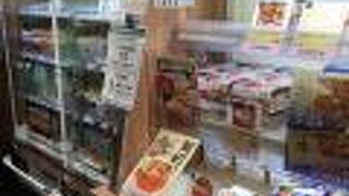 カラフルなデザインの弁当多数