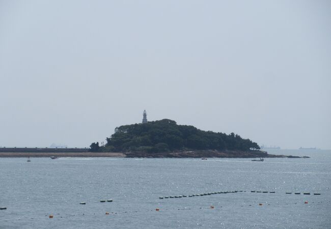 灯台がそびえ、港町青島を感じることが出来ました。