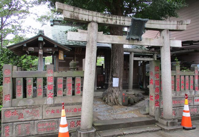 雰囲気のある素敵な稲荷神社