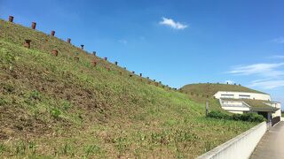 古墳の中に展示館