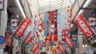 新鮮な魚などが買える明石の商店街