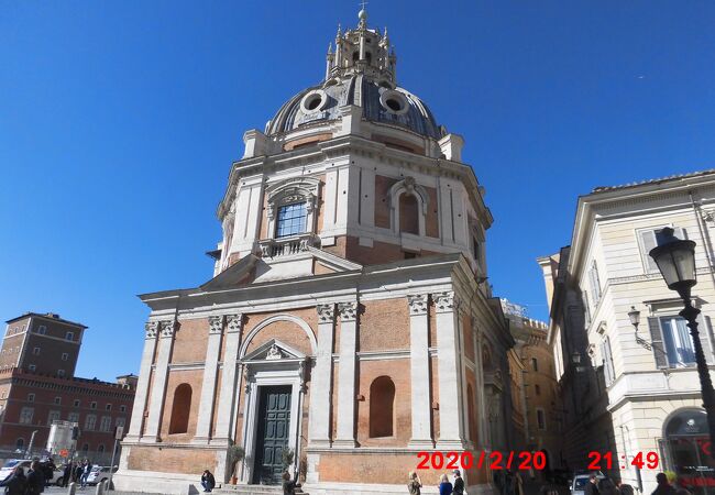 ヴァレンティーニ宮殿の西側の教会