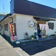 佐沼警察署前の通りの一本東側の通りを入った所にあります