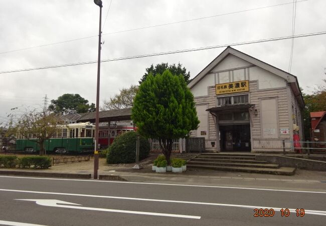 現役の美濃駅より目立つ