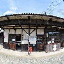 旧新山駅舎を再利用