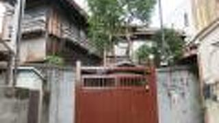 昭和の雰囲気が感じられる趣ある建物です