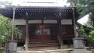 山門、松の木が風格があります。