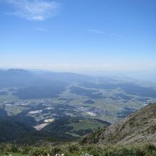 山頂からの景観　琵琶湖が奥に