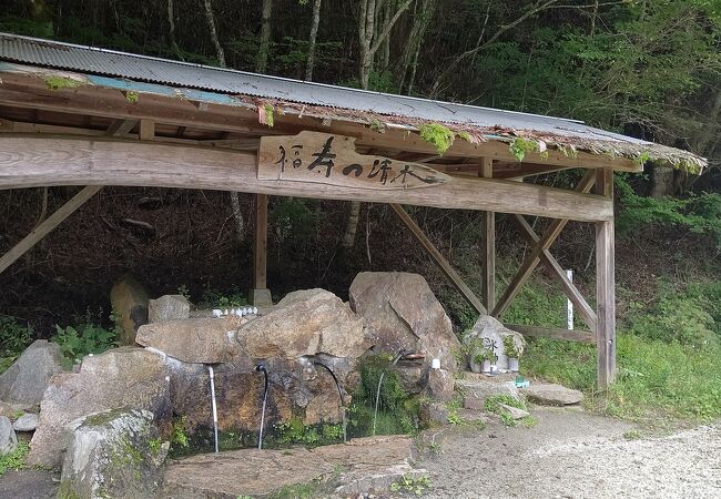 長野と岐阜の県境  水を汲みに