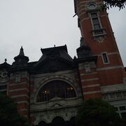 神奈川県庁と並んですてきな建物です。