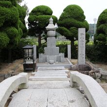 清水宗治供養塔