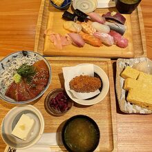 ぶりしらす丼 、寿司定食 、出汁巻き玉子(小)