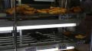 てんぷらを始め沖縄のお惣菜がそろいます