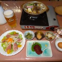 地産地消の夕食。ビールは別料金550円です。