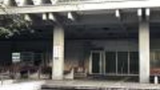 国会前庭にあります。