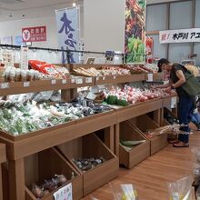 物産館の商品は種類豊富！農産物のほか…、