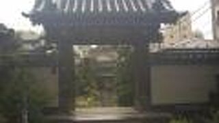 松が谷にある日蓮宗の寺院