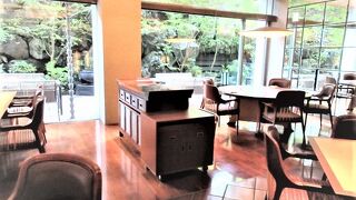 リッツカールトン京都の地下の和食レストラン。地下なのにテラス席がある・・