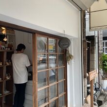 アンズトモモ北浦和店では一部店内飲食も可能でした。