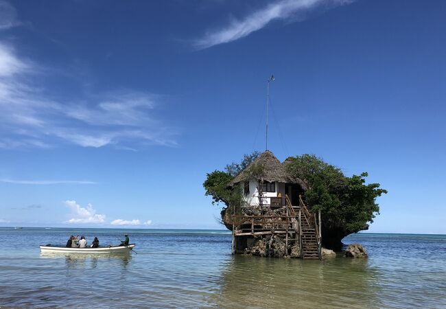 海に浮かぶレストラン