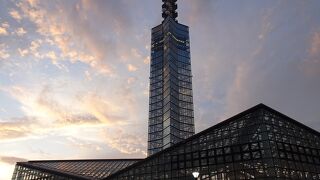 6,000枚以上のガラスに覆われた道の駅 （道の駅 あきた港 秋田ポートタワー セリオン）