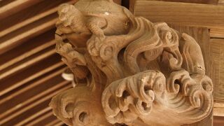 片瀬龍口寺の手水舎の木鼻は亀