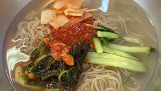 鶴橋で人気のキムチ屋さんです。