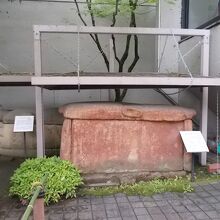 屋外展示の石棺