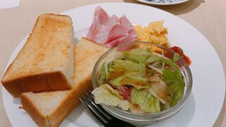 駅中でモーニング