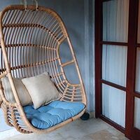 お外にはこんな椅子が