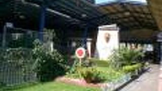 ヨーロッパからの列車の終着駅だったのに、今は長距離列車が発着しない駅