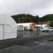 10月後半にはオープン予定の牡蠣小屋