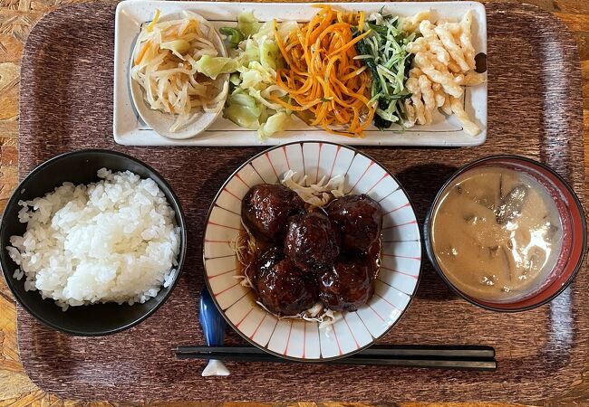 バランス良く定食を食べたいならこちら