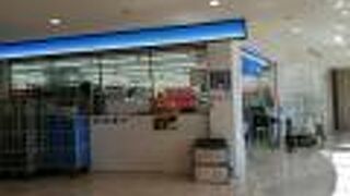 お店が閉まっていて、飲食店も3店舗ほど