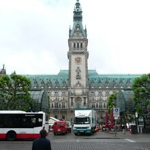 ハンブルクのシンボルである市庁舎