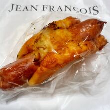 ソーセージの入ったパン