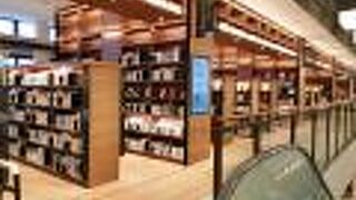 蔦屋書店や図書館がおしゃれ