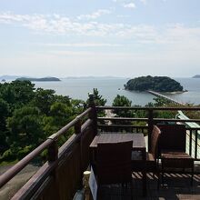 蒲郡クラシックホテルベランダから竹島を望む